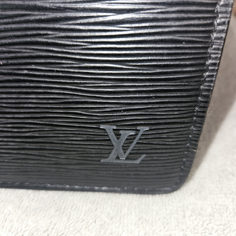 AUTHENTIC LOUIS VUITTON BLACK, 2 HANDLE SATCHEL BAG. ALMOST PERFECT. PHOTOS 📸